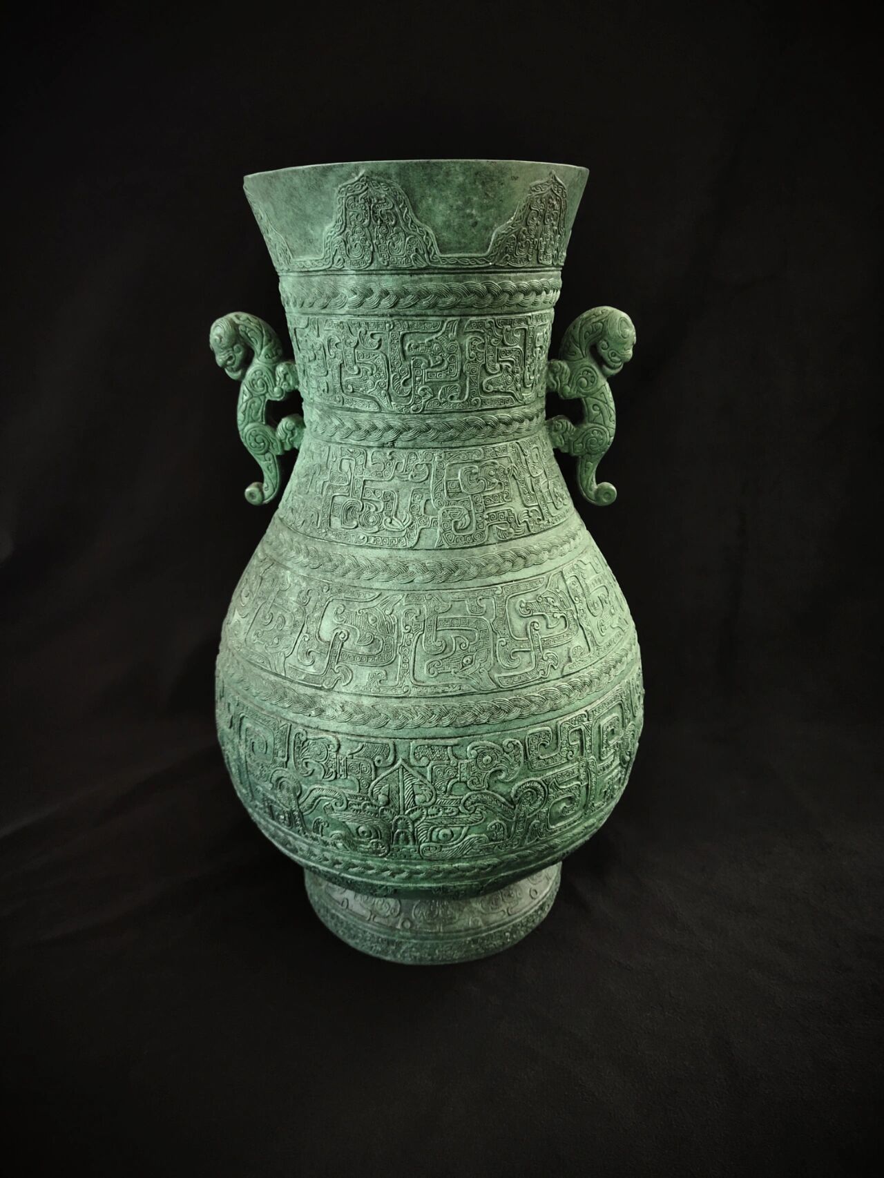 青铜文物系列┃青铜酒器┃青铜壶 96青铜壶 青铜壶是古代盛酒器.