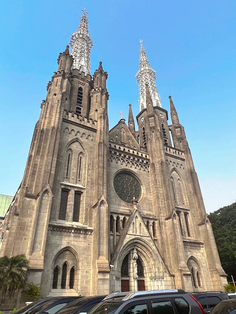 jakarta cathedral大教堂78 可以去拍拍照,参观大教堂内部,刚好
