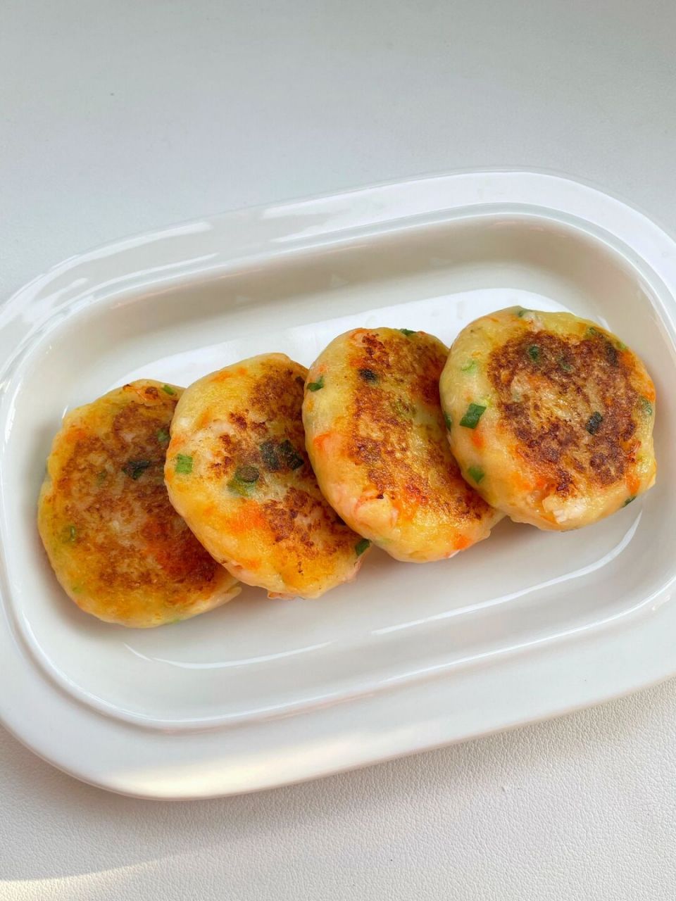 10m 宝宝辅食|土豆鲜虾饼,鲜香软糯~ 多给宝宝引进手指食物可以有效