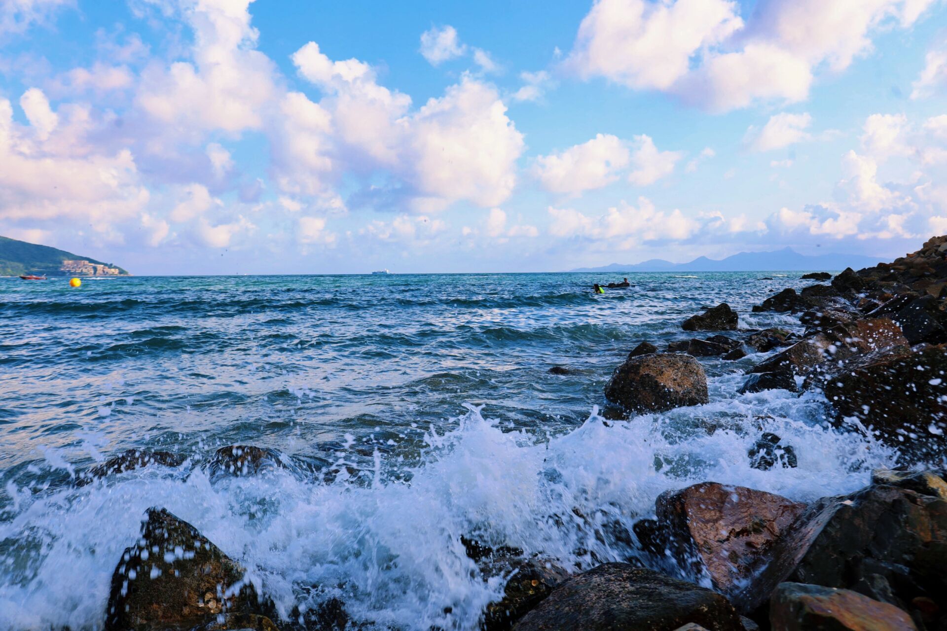 深圳大鹏新区:南澳第一沙滩  沙滩特产:野生虾蟹,海胆,海鱼,各种贝类