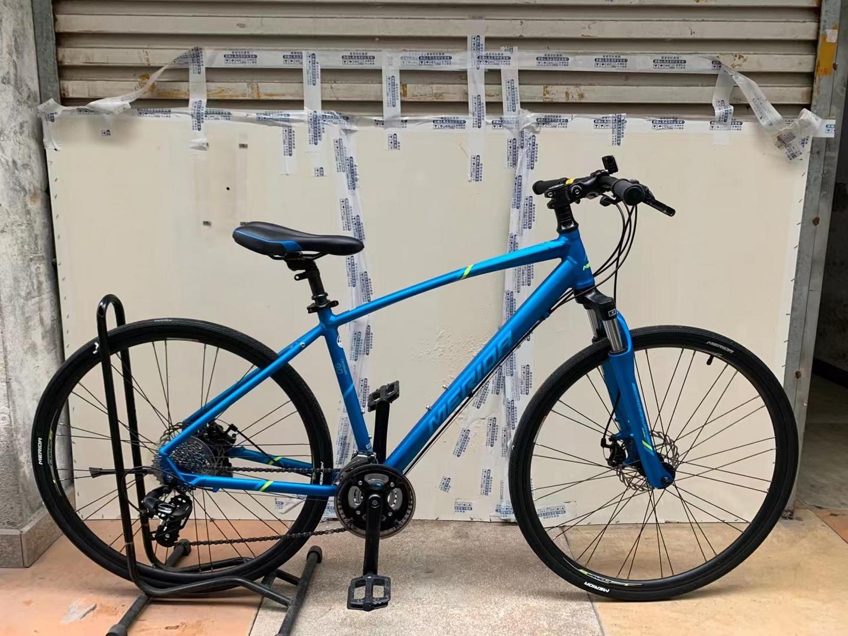 美利达科罗威90,特价1650元,配置喜玛诺24速碟刹,原装快拆轮组,700c圈