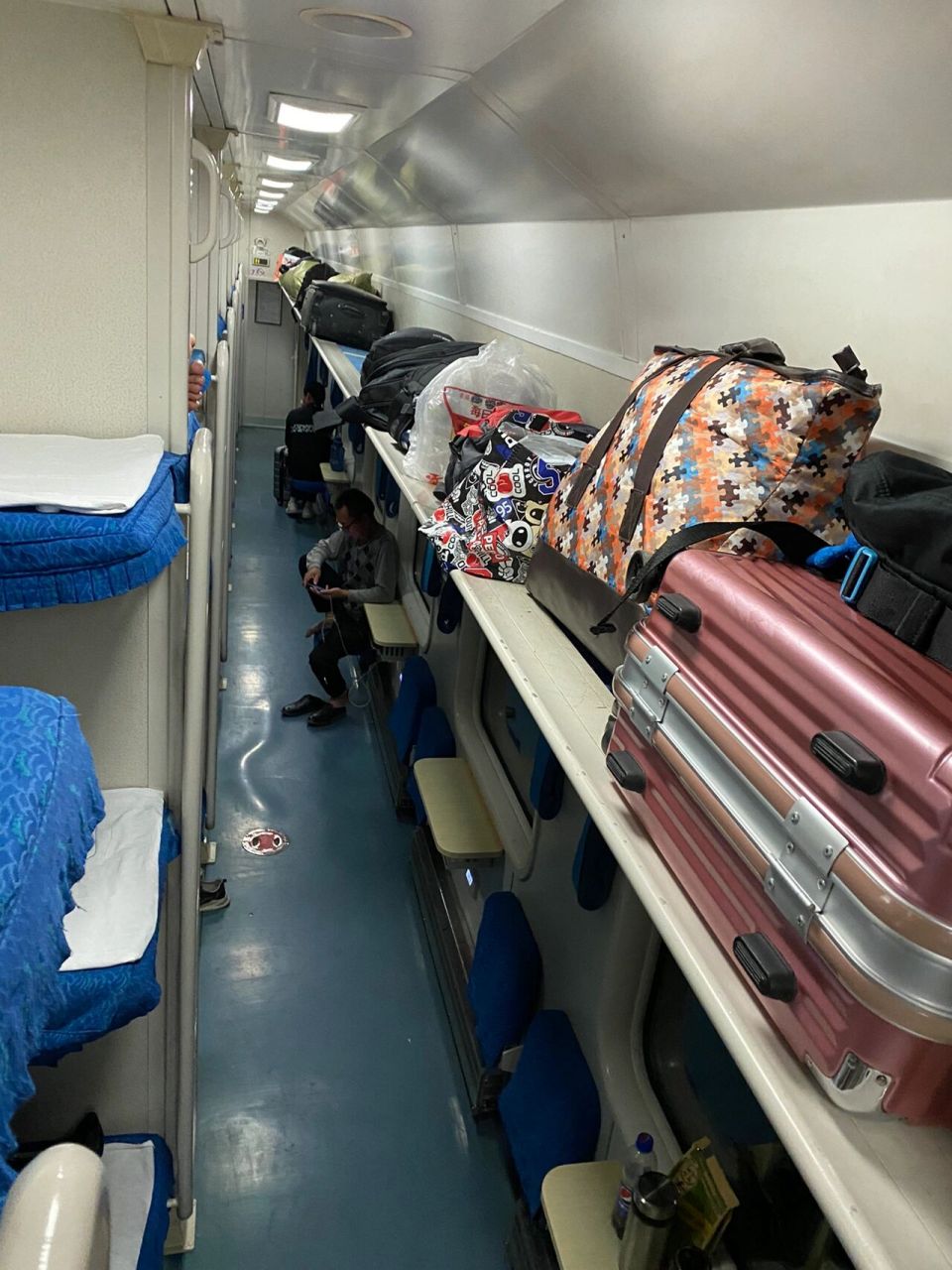 24小时k字头卧铺体验 明明很多中下铺 但网上买总选到上铺 不过上铺