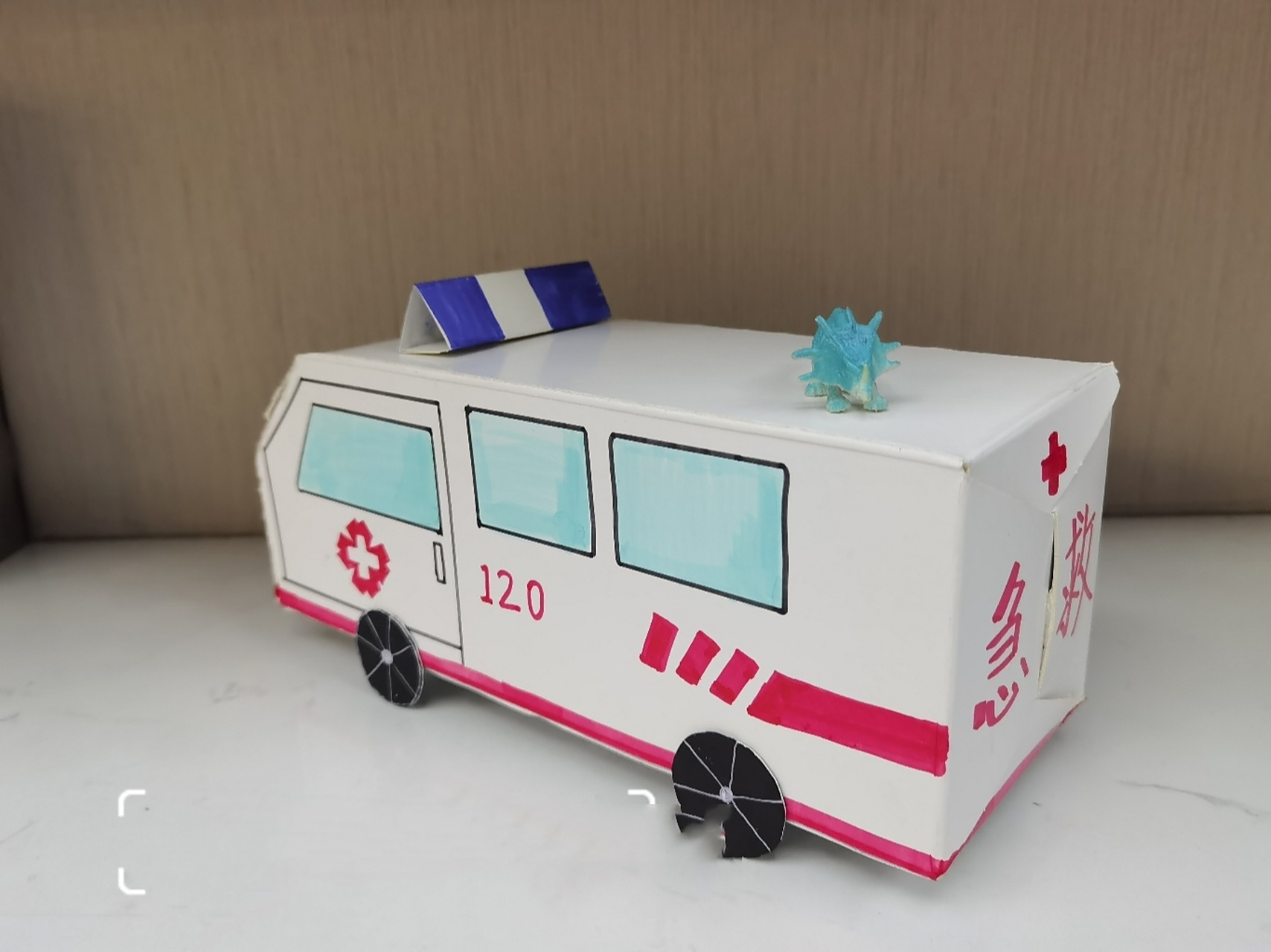 幼儿园手工,纸盒制作救护车 全职妈妈爱手工.