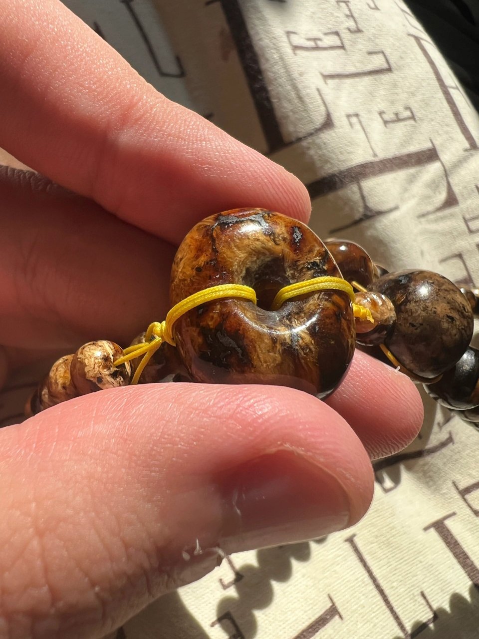 抚珀之油·花珀之美 抚顺琥珀超美的大花纹 搭配泥珀和泥蜡配饰 颜色