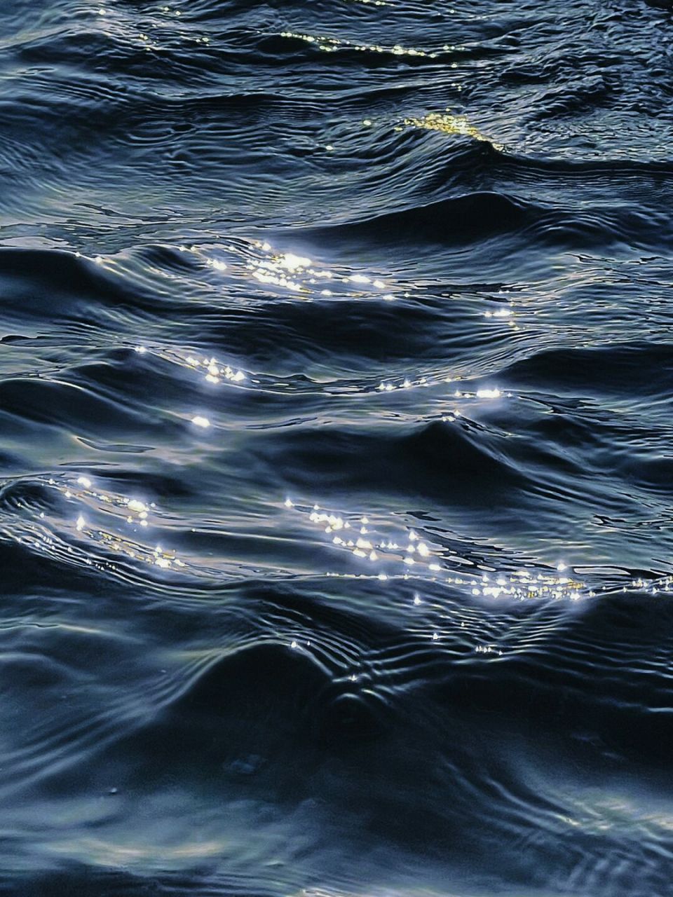 78今天分享一下高级感静谧蓝滤镜～看腻了高饱和的海边就来试试这个