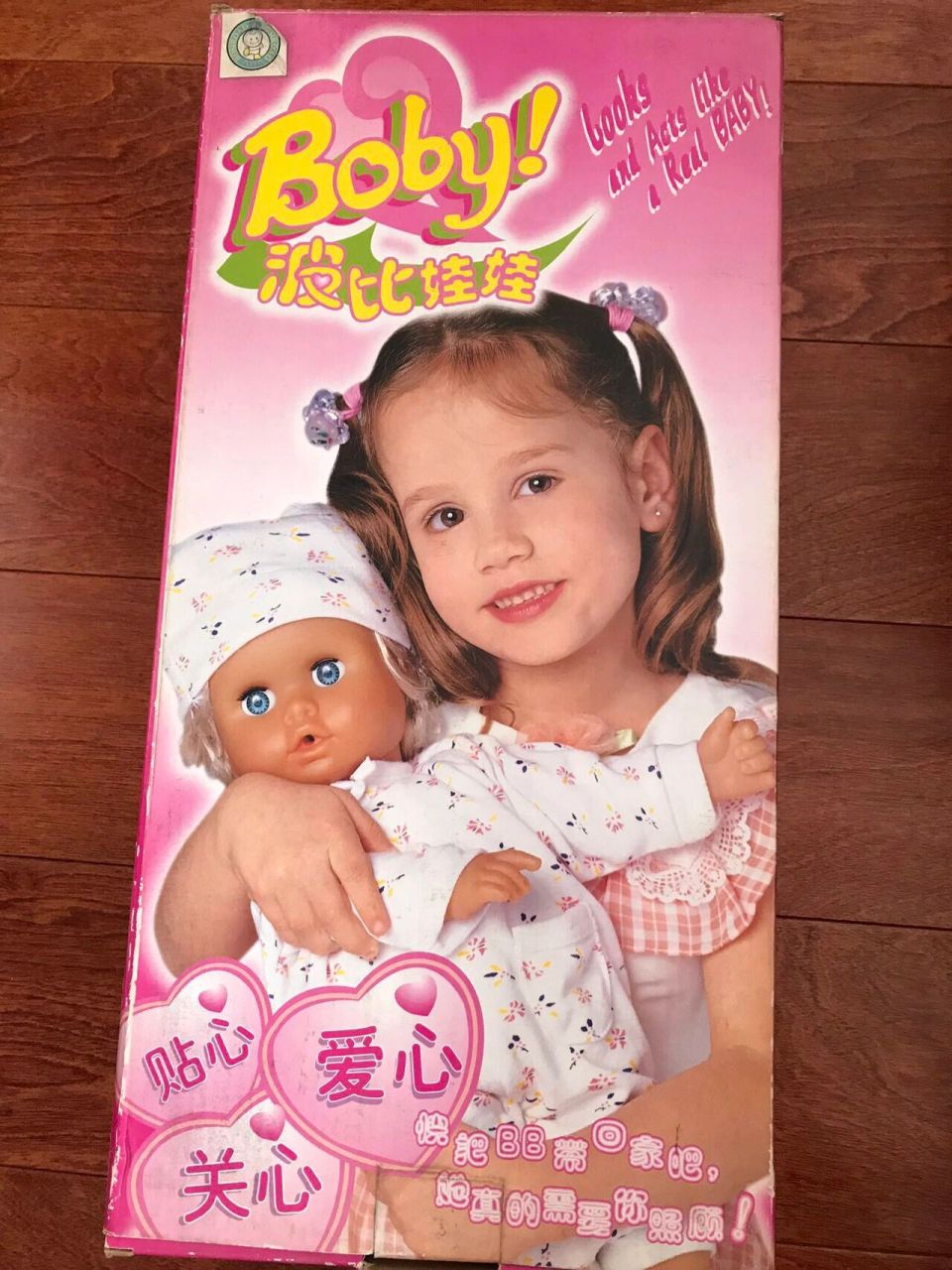 小时候的波比娃娃 整理的时候拿出来抱了抱,好可爱呀 	 小时候特别