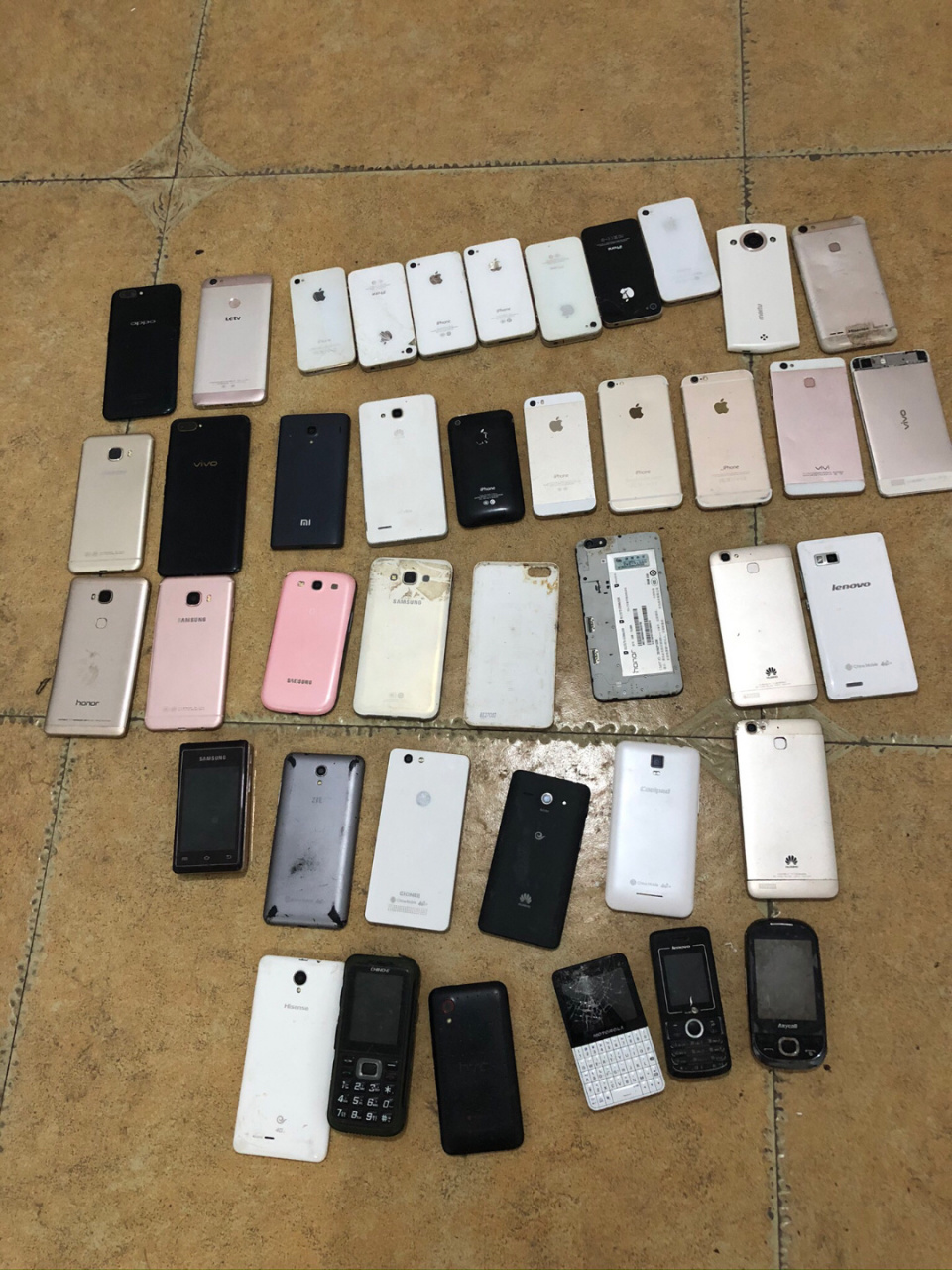 废旧手机回收的利润在哪里呢 "没钱没人没技术,大学毕业生如何靠回收