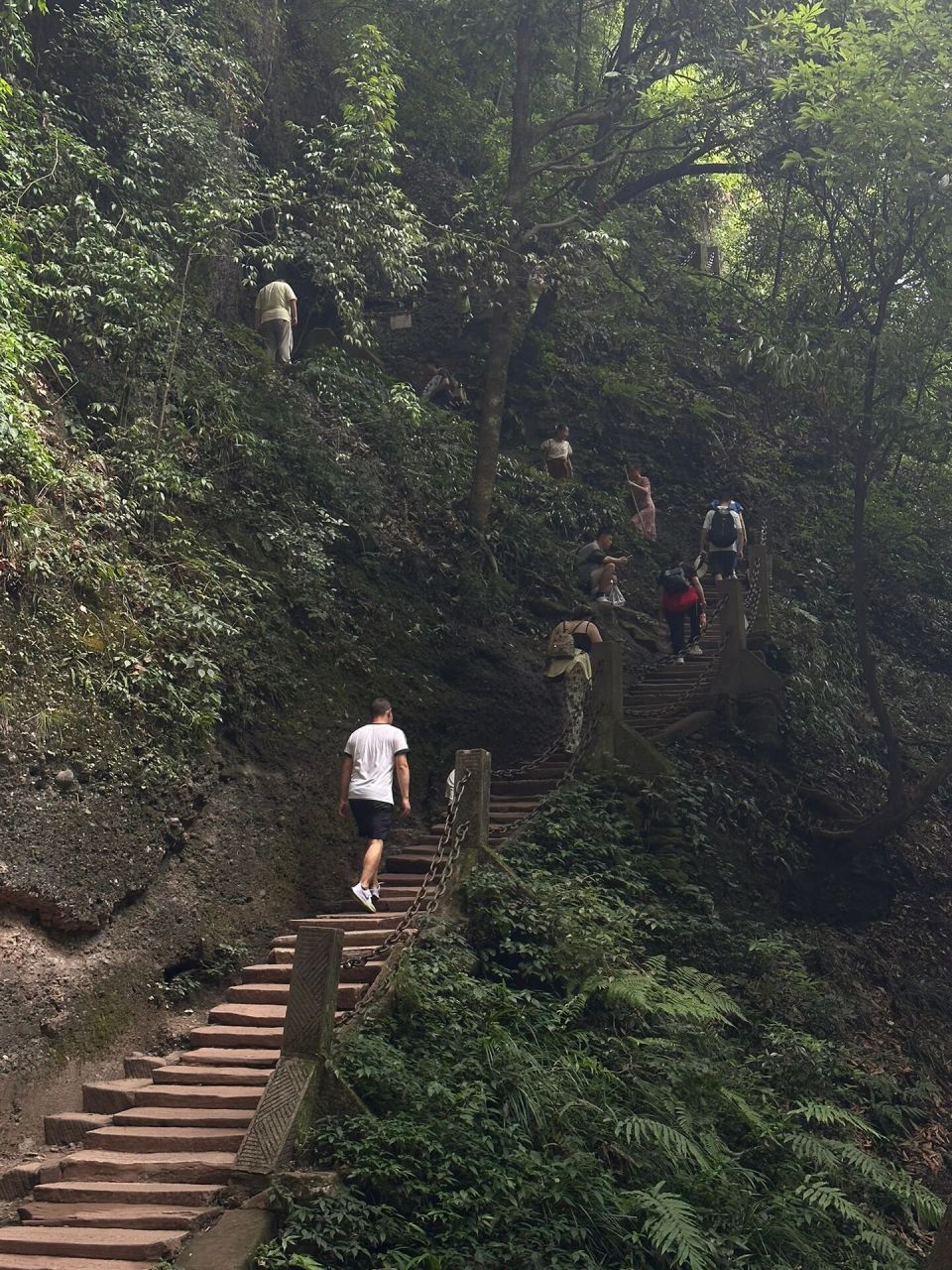 青城山响水洞图片