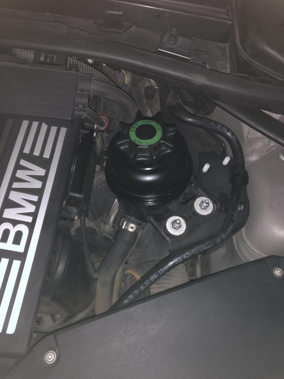 创作灵感 玩老车不迷路—自己动手更换e90宝马325助力油转向油!