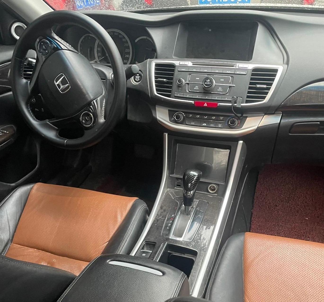 14年本田雅阁,2.0自动,车况精品