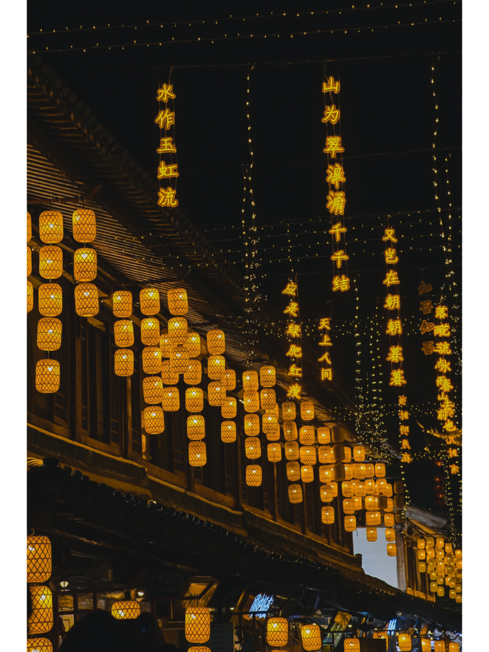 郁孤台|属于江南宋城的浪漫 郁孤台里 华灯初上 古城暮色 诗意烟火 军