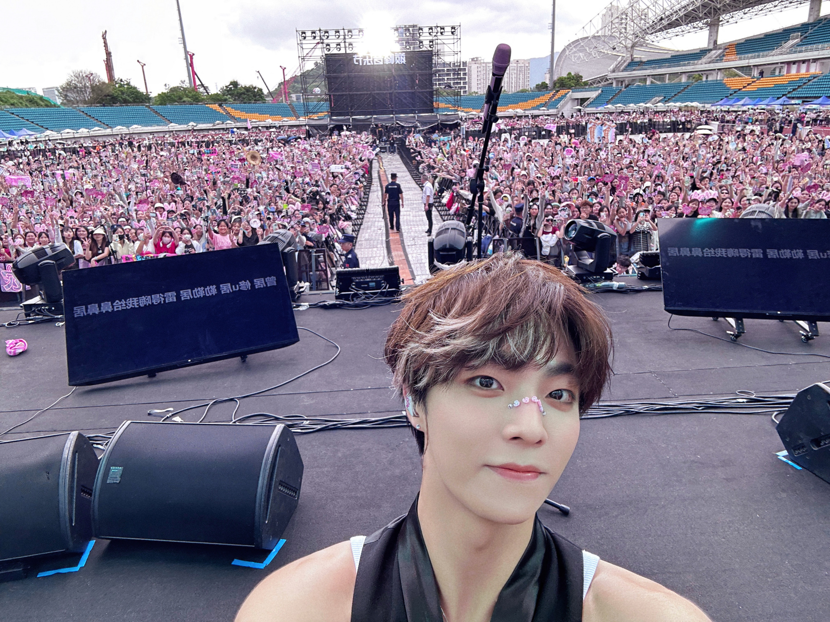 谢谢今天20块腹肌和釣魚的我077215  #巅峰音乐节