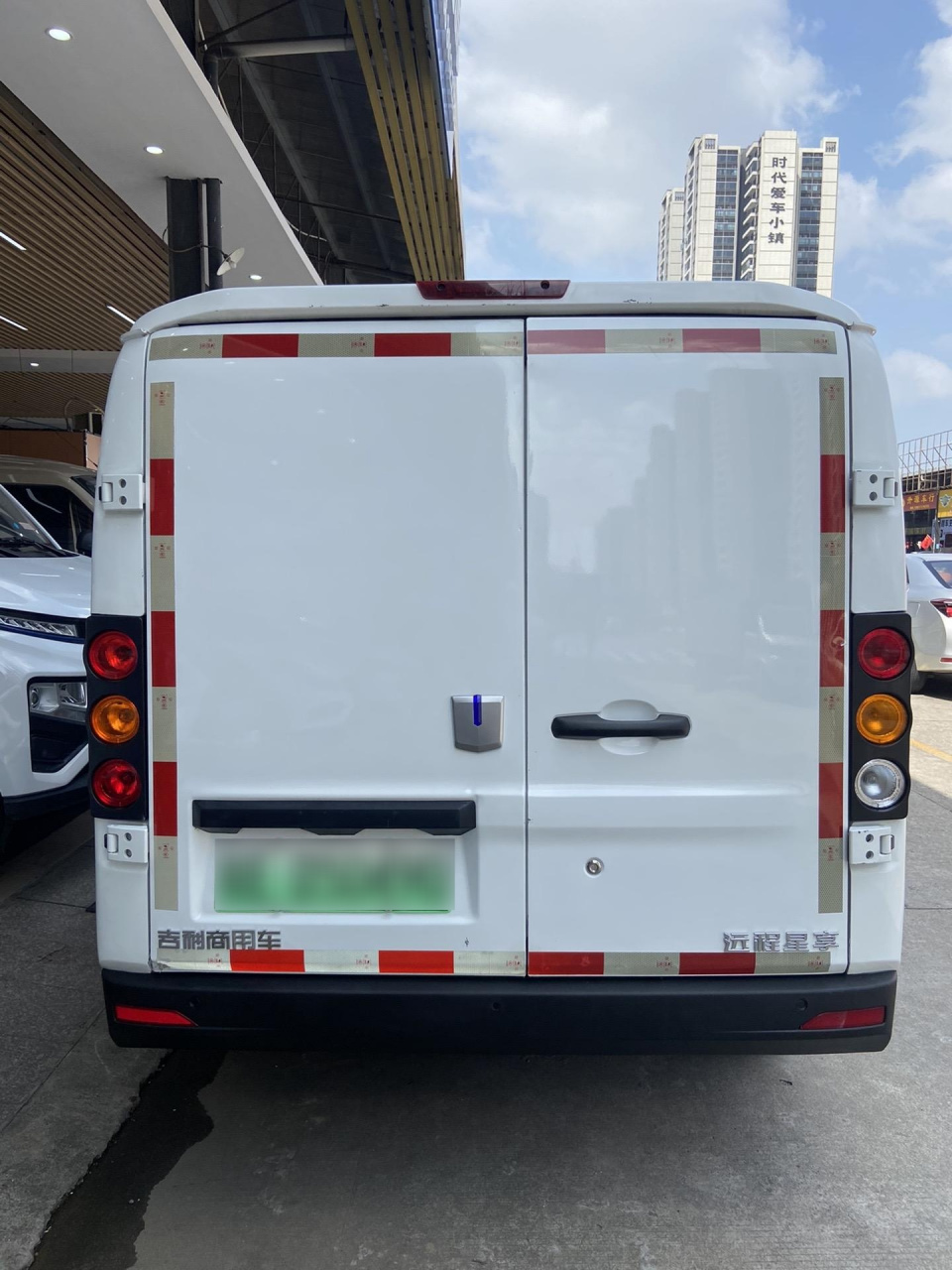 吉利远程星享v5e新能源面包车