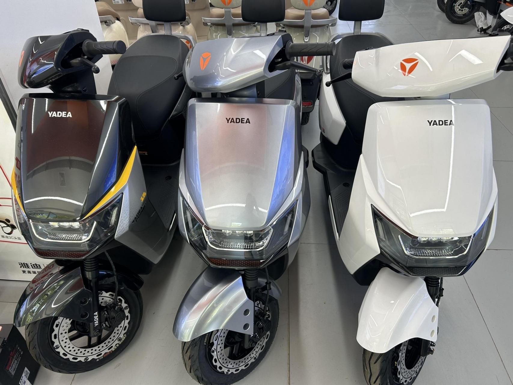 雅迪t15 雅迪电动车 1200w电机 前后双碟刹 超大坐垫