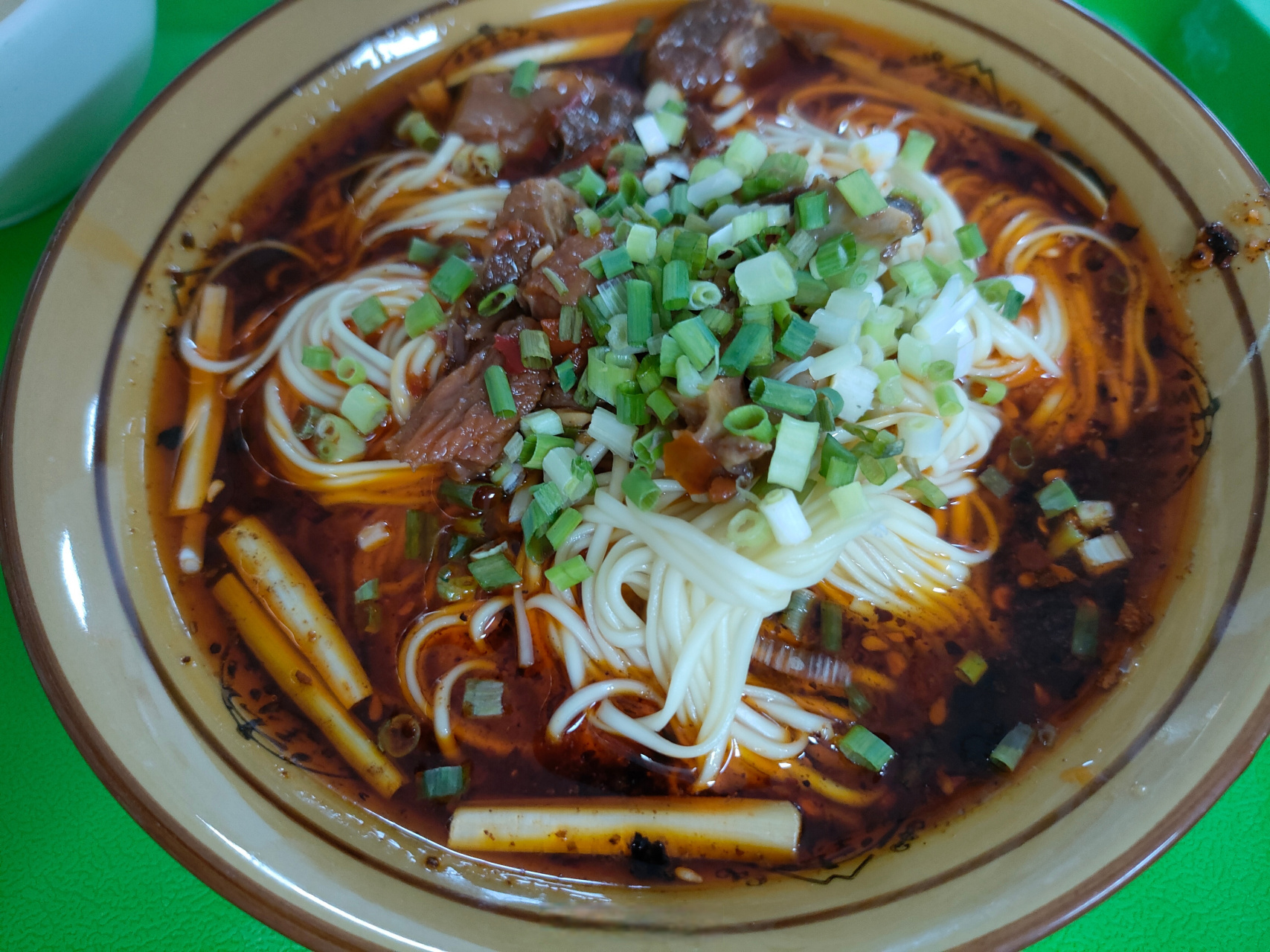 来内江,必吃内江牛肉面呀[太开心]  @胡歌  @高圆圆 电影走走停停官博