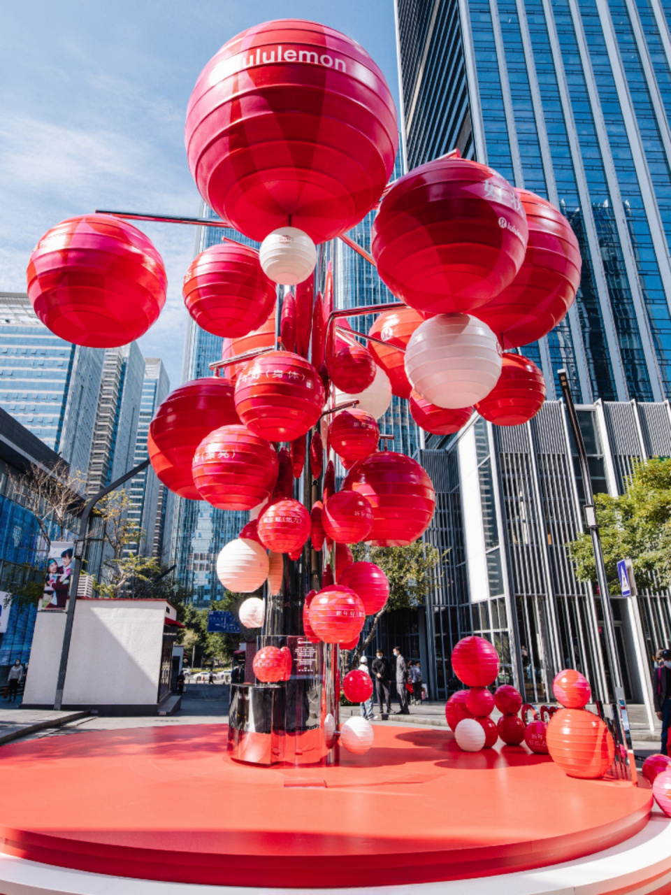 lululemon深圳新年|巨型新春灯笼装置|探店 lululemon邀您一起来点亮"