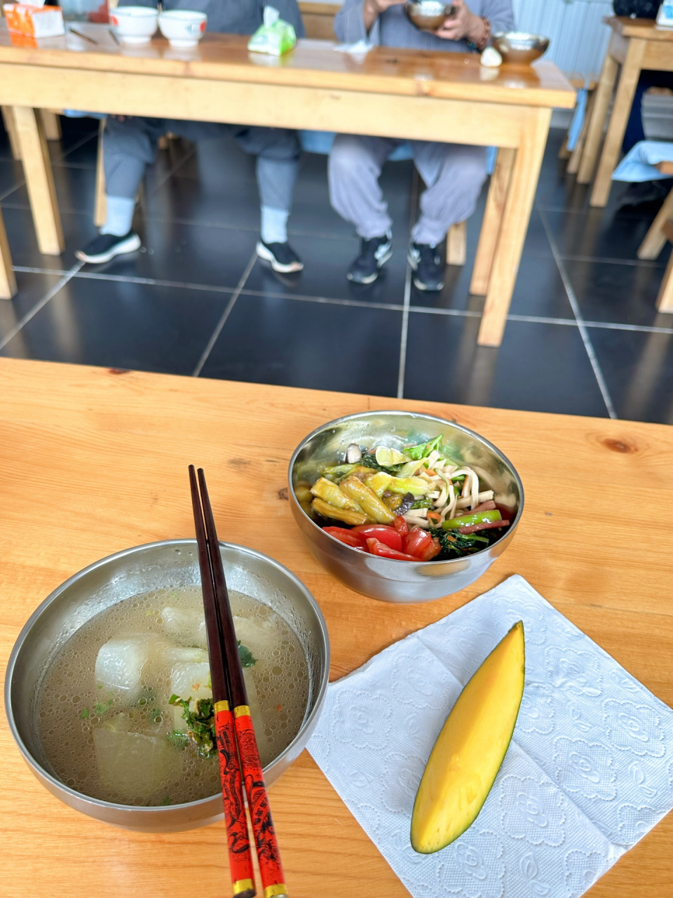 日照·普照寺 功课 斋饭 初体验0599 寺庙坐落河山脚下 远离城市