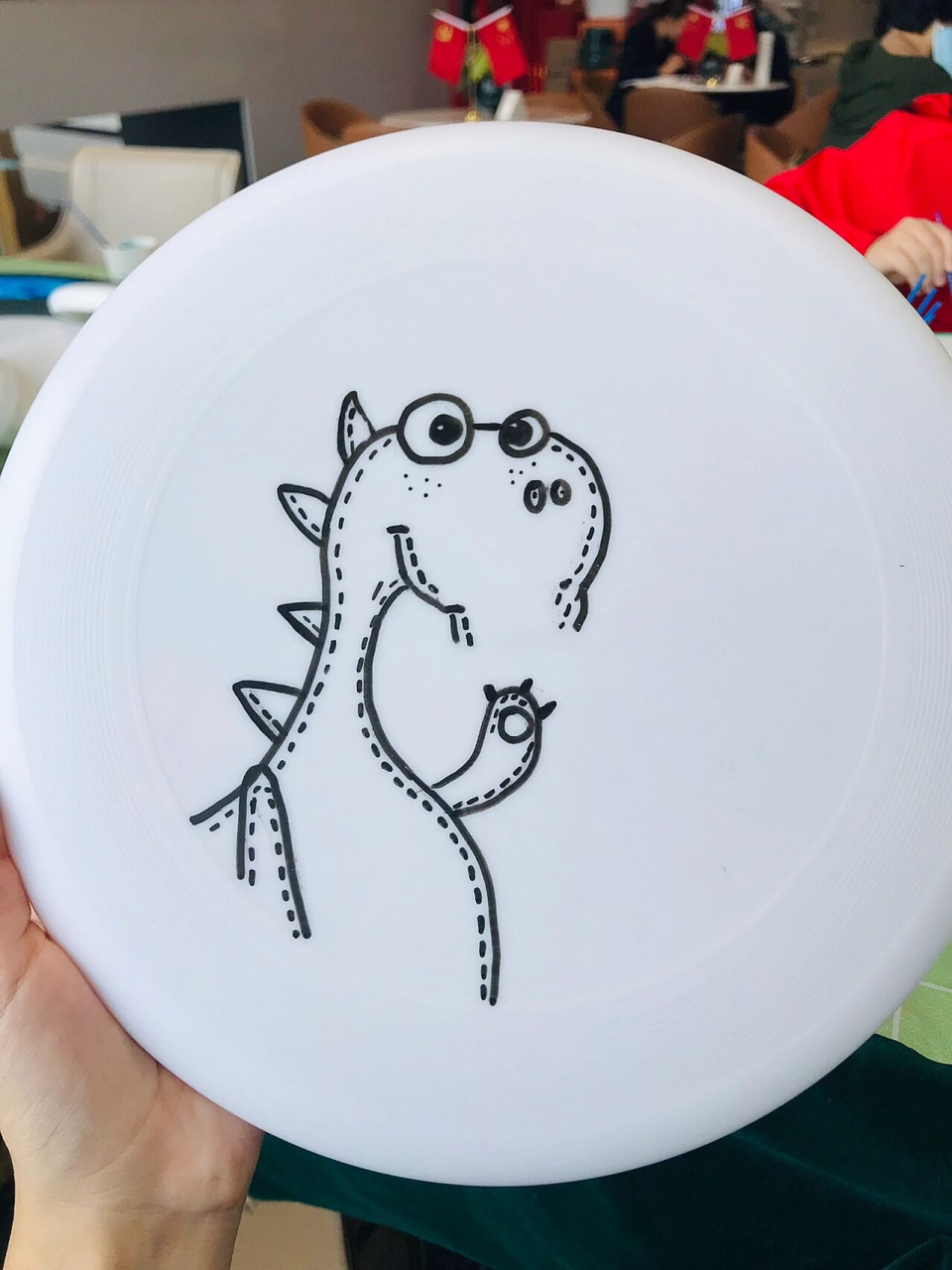 飞盘彩绘涂鸦,一支马克笔就搞定的简笔画 也不用"彩绘"了,涂着麻烦