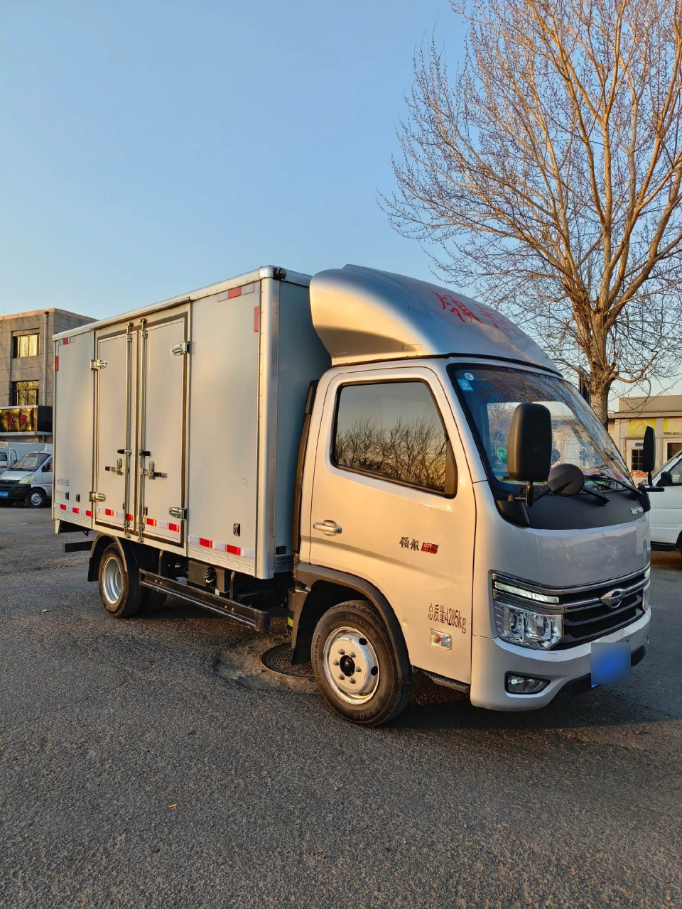 最新到店领航s1柴油版保温箱货车,车厢长3.