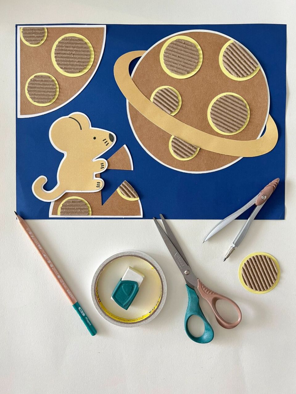 幼儿园纸皮画创意手工《小老鼠的奶酪星球》91 工具:铅笔,圆规,剪刀