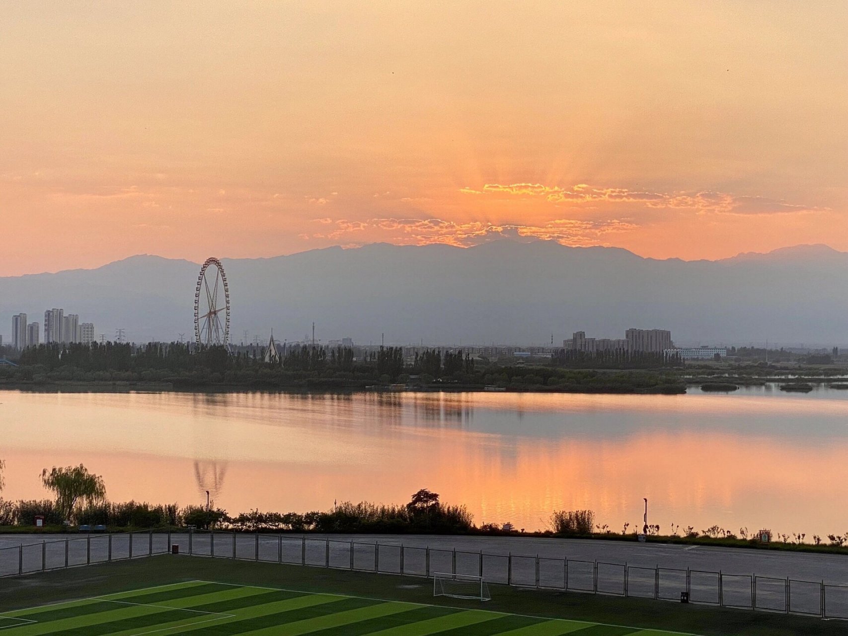 宁夏银川|去览山公园看最美日落92 一个三岁多的小孩,旅游应该玩