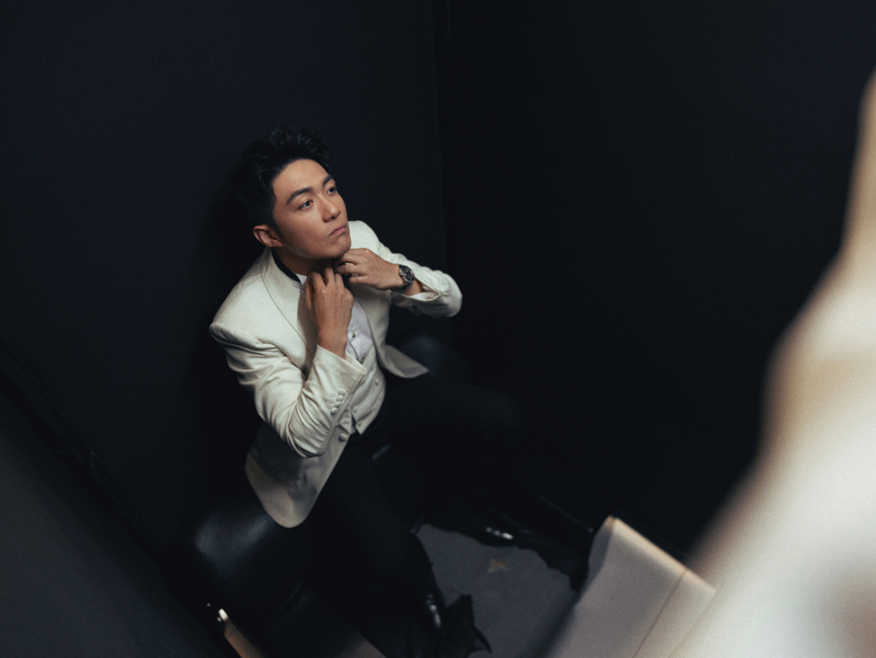 李泽锋超话 优雅从容,隔绝前台喧嚣 蓄势待发,静候"王牌"出场 今晚20