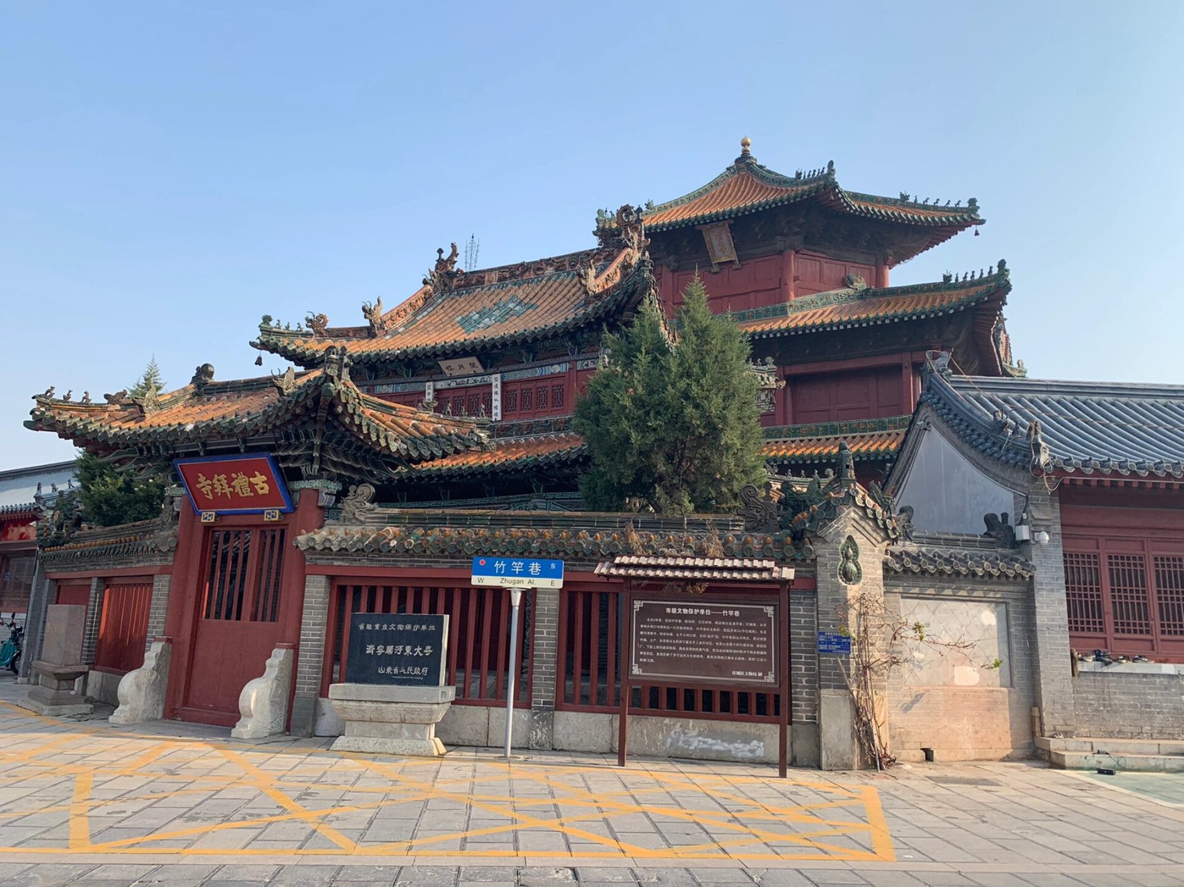 建筑精美的济宁东大寺2020年11月 济宁东大寺位于越河街道小闸口上