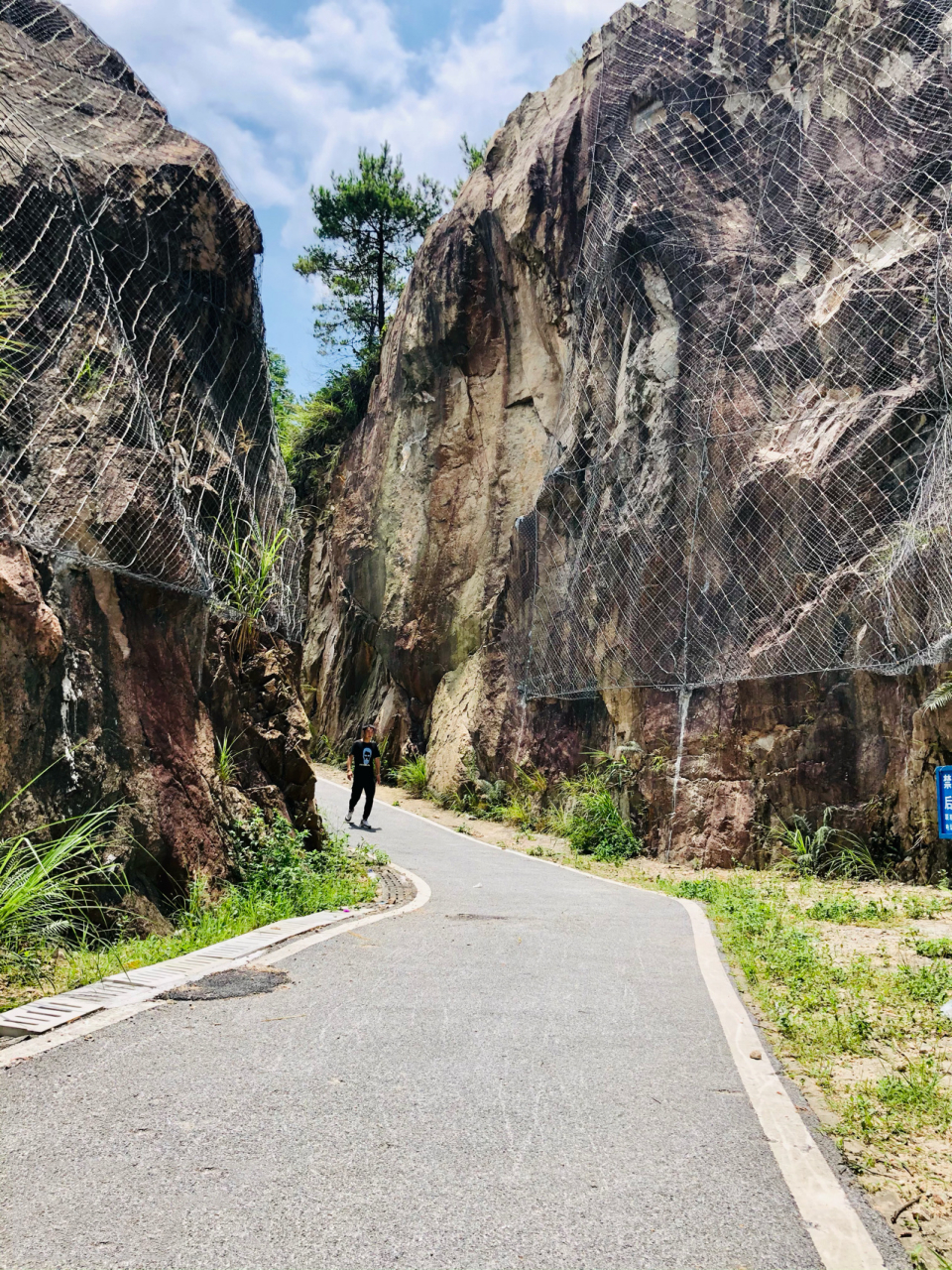 广州花都小景点《一线天》 16615位置:广州市花都区梯面镇,导航