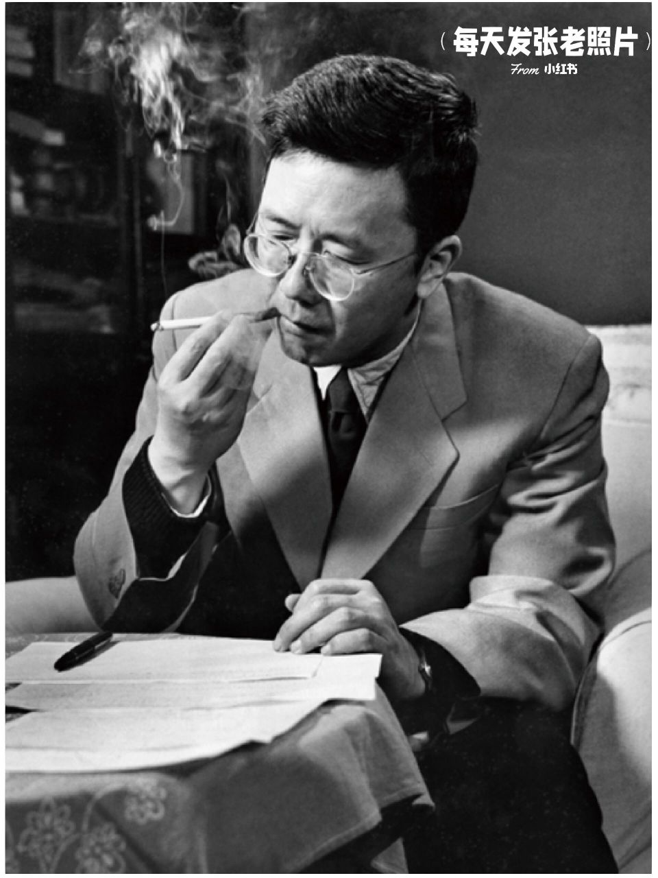 著名数学家华罗庚,1956年 华罗庚名言:天才在于积累,聪明在于勤奋.