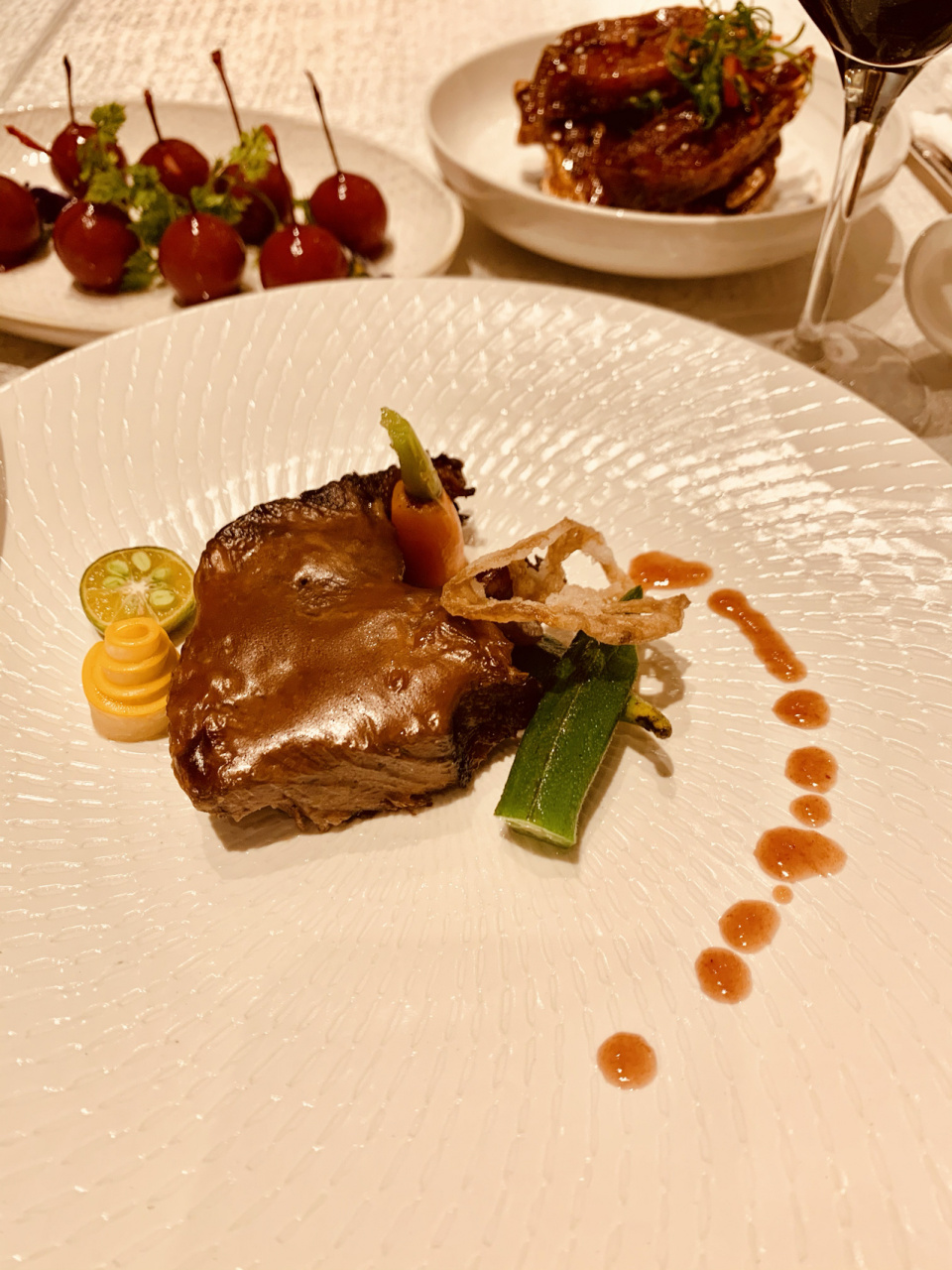 一个人去上海和平饭店用餐 和平饭店的菜品一如既往的好,熏鱼味道真是