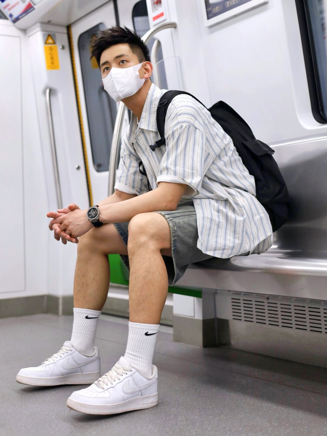 今天这样穿真的太有感觉了 小清新的条纹衬衫搭配牛仔短裤 上繁下简清