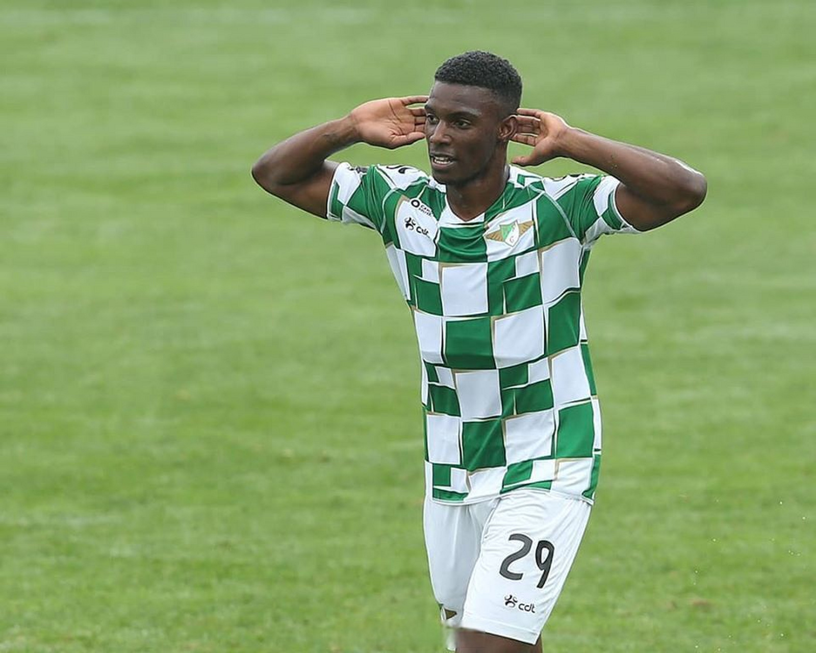 曾在英格兰,葡萄牙,沙特球队效力,上赛季效力于阿联酋