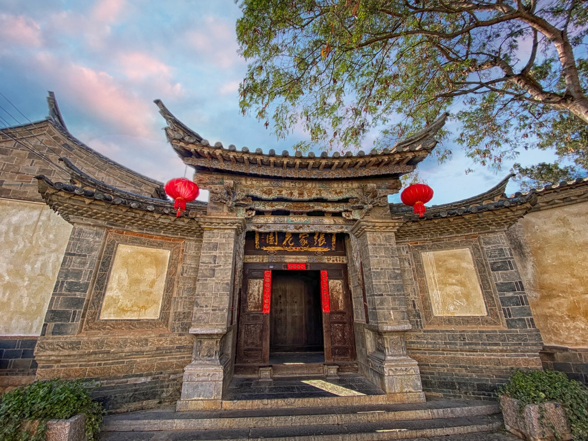 建水被列为世界纪念性建筑遗产的:团山民居