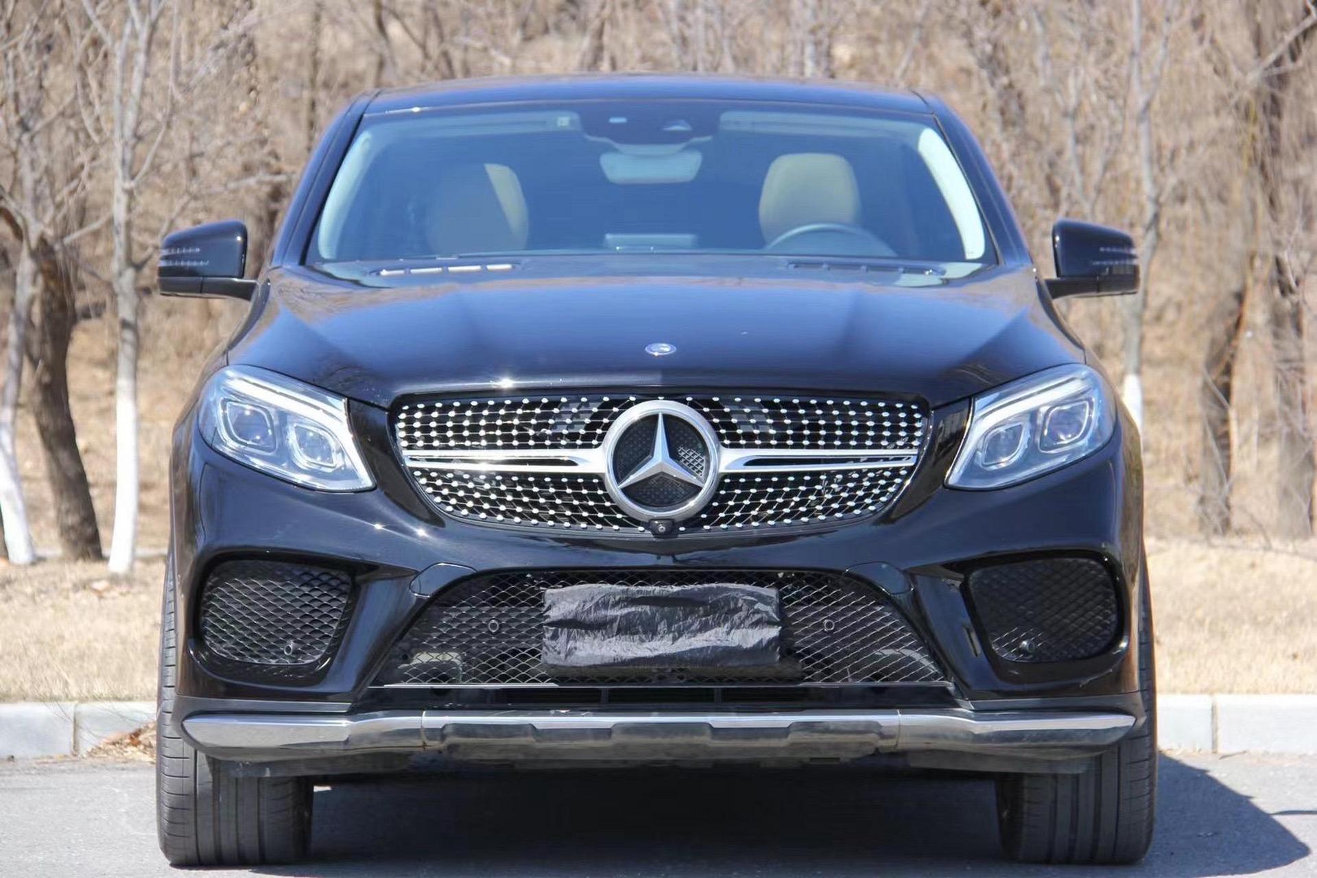 8万 新到2017年5月奔驰gle400 coupe轿跑版 中规3.