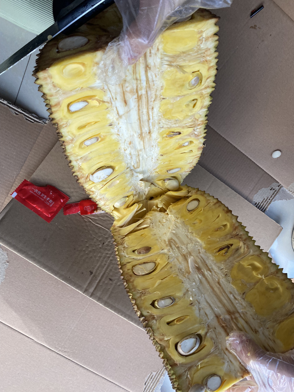 菠萝蜜不熟,切开了怎么办 第一次在网上买菠萝蜜,催熟一周了,不香也不