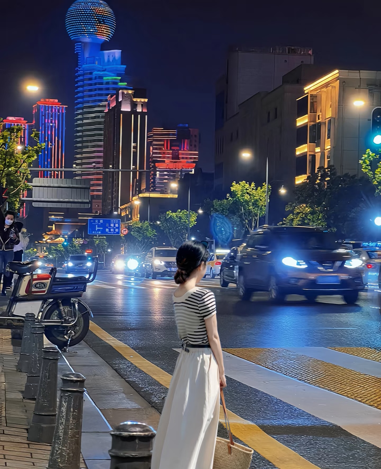 别试图去捡拾那些破碎的贝壳,因为在涨潮的时候,你应该优雅地转身