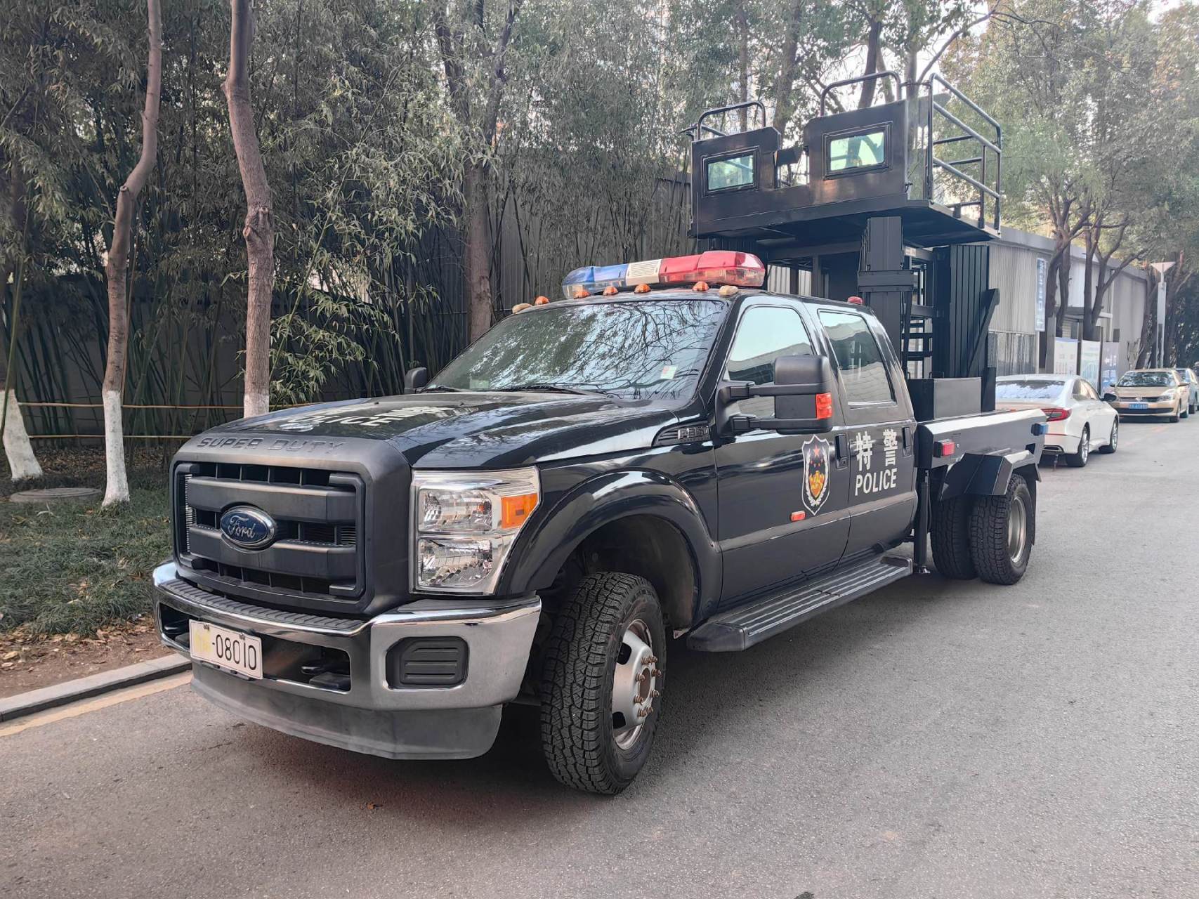南京特警,f350狙击平台车少见,攀登车装甲车特警标配