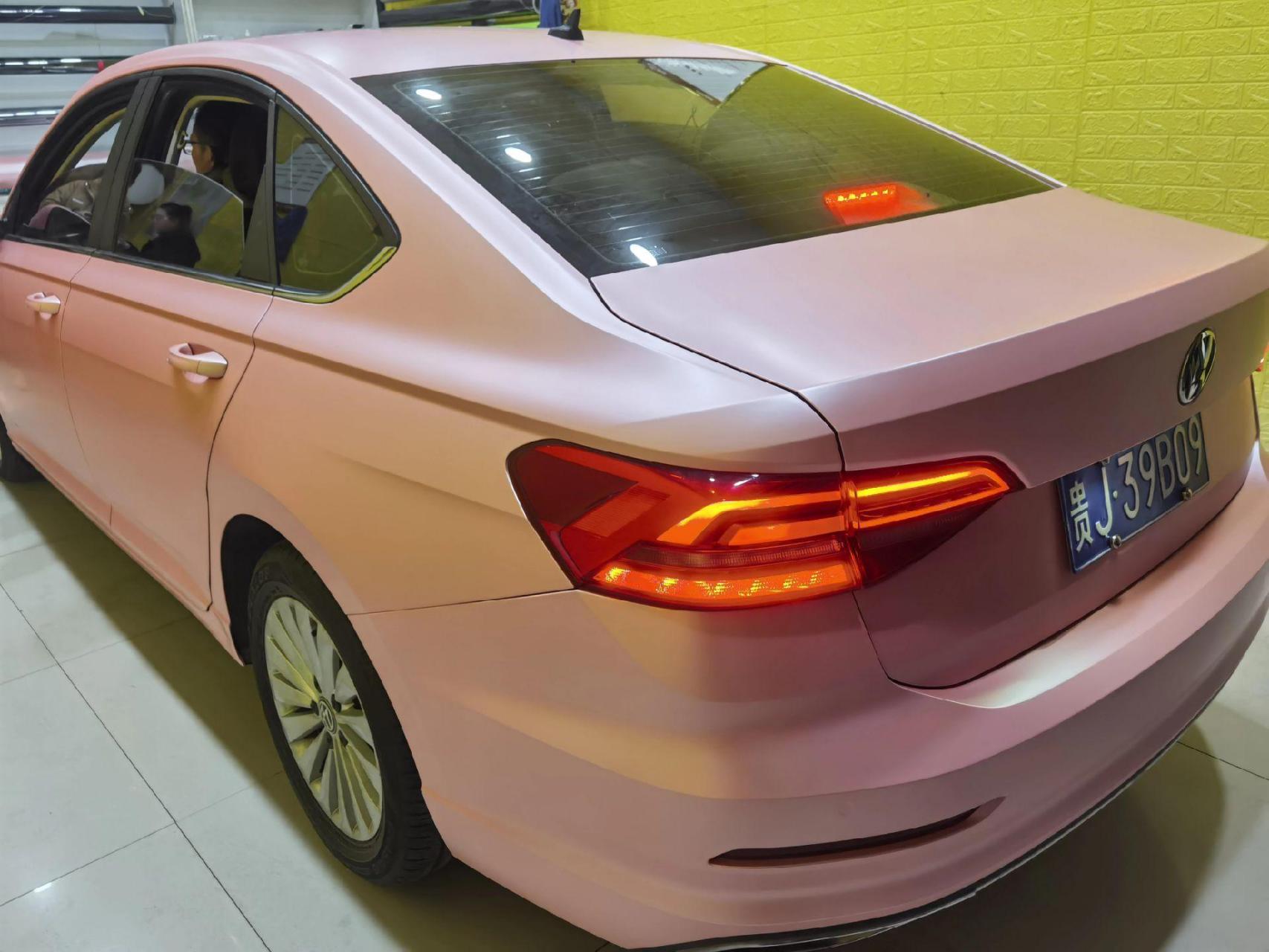 大众朗逸plus改色膜,樱花粉完美收工,效果展示