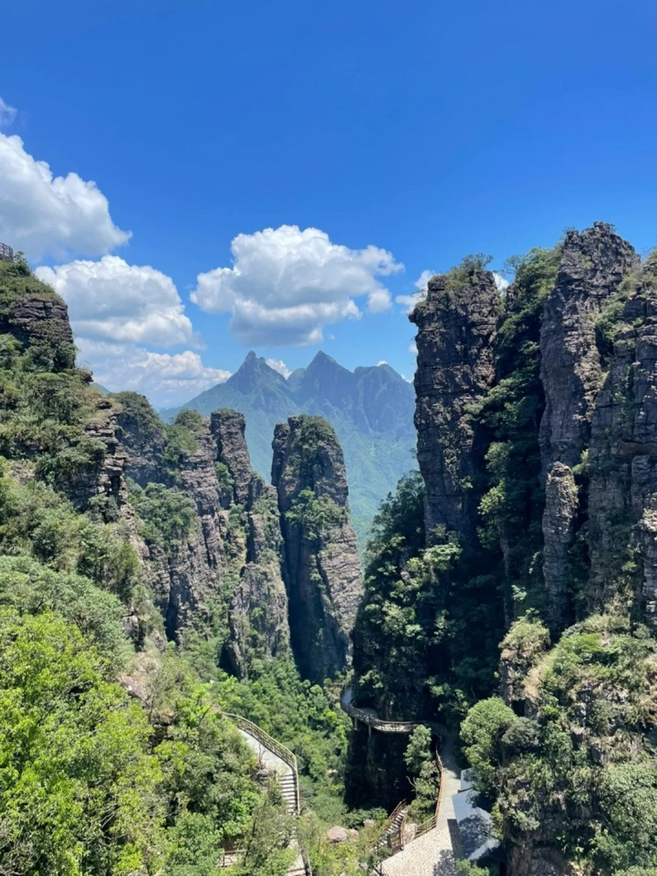北帝山风景区旅游攻略 从平南城区出发,开车大约1h可到,全程路况很好