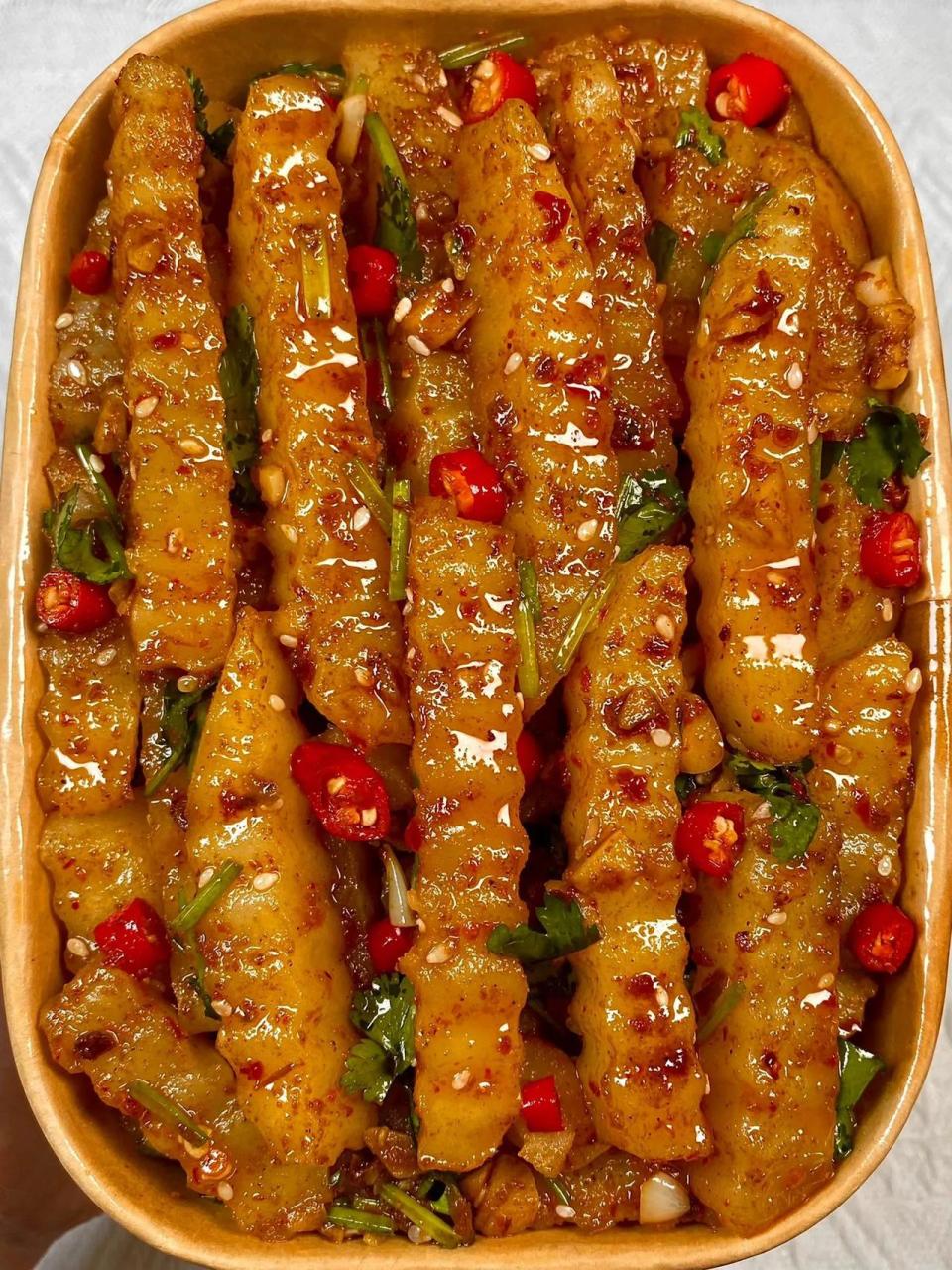 感觉以前的土豆都白吃了…… 香辣的狼牙土豆条这样做太香了,巨好吃!