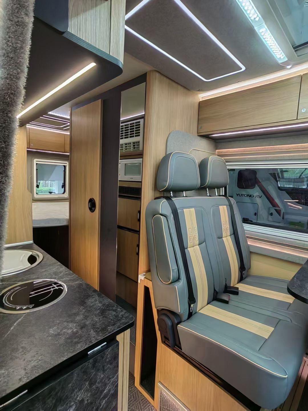 依维柯改装房车.只有依维柯欧胜才能这样改,因为有大梁,能承载!