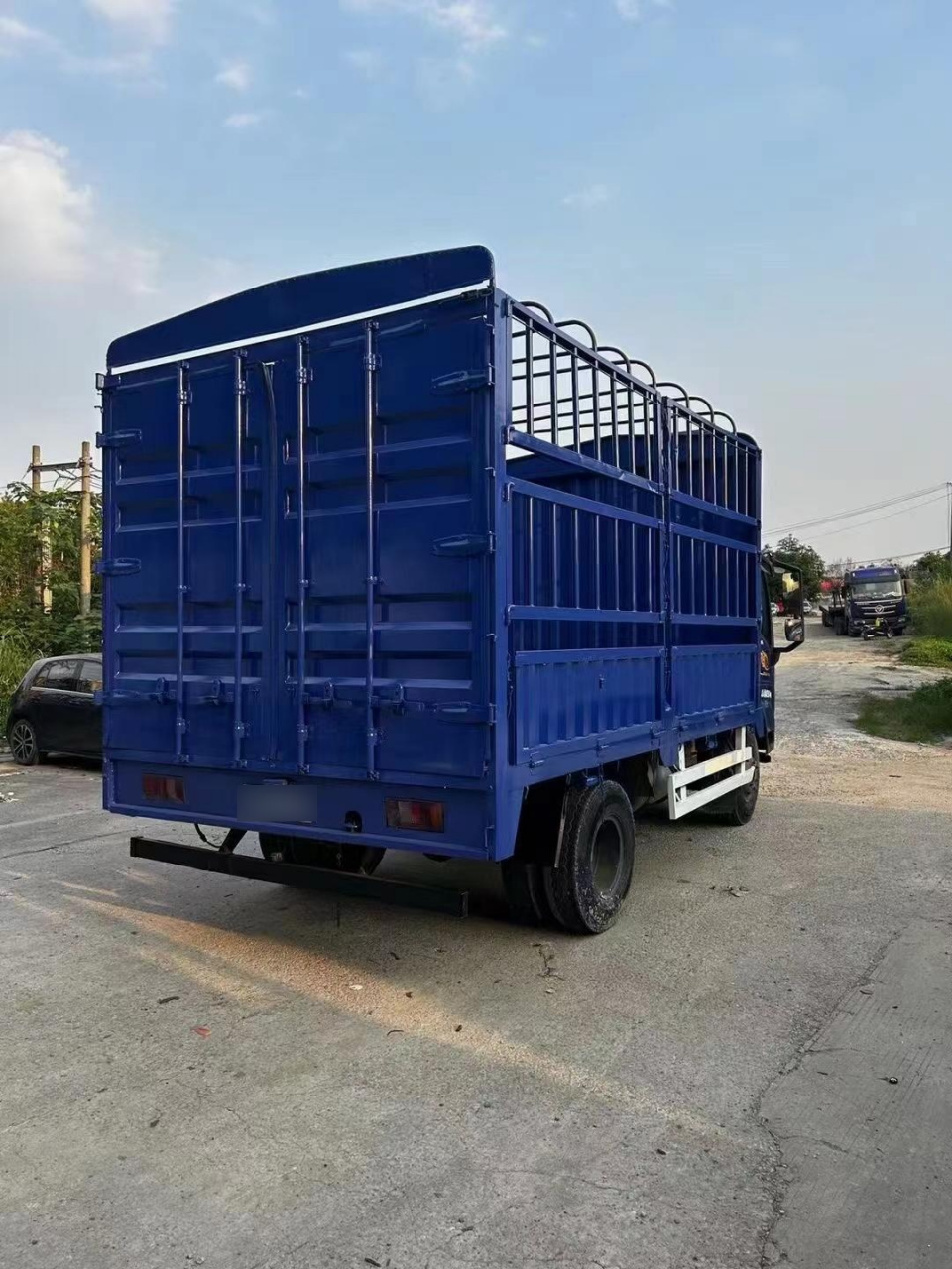 4米2蓝牌货车 豪沃高栏车,3.0潍柴动力160马力,车厢内宽2.
