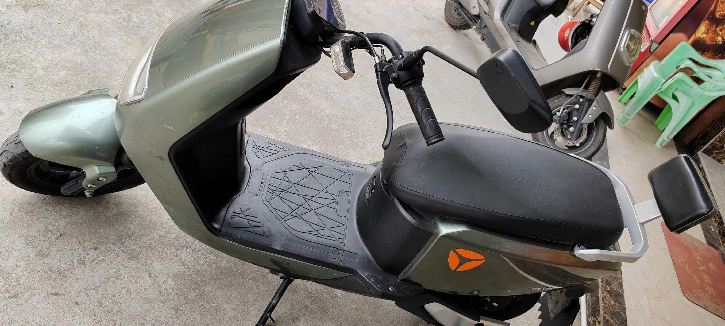 雅迪博达.几乎全新电动车,6电池,钥匙两套