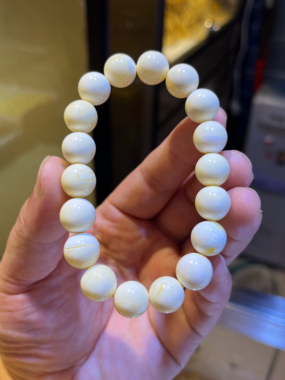 11 骨瓷白蜜蜡手串 568/克 15.