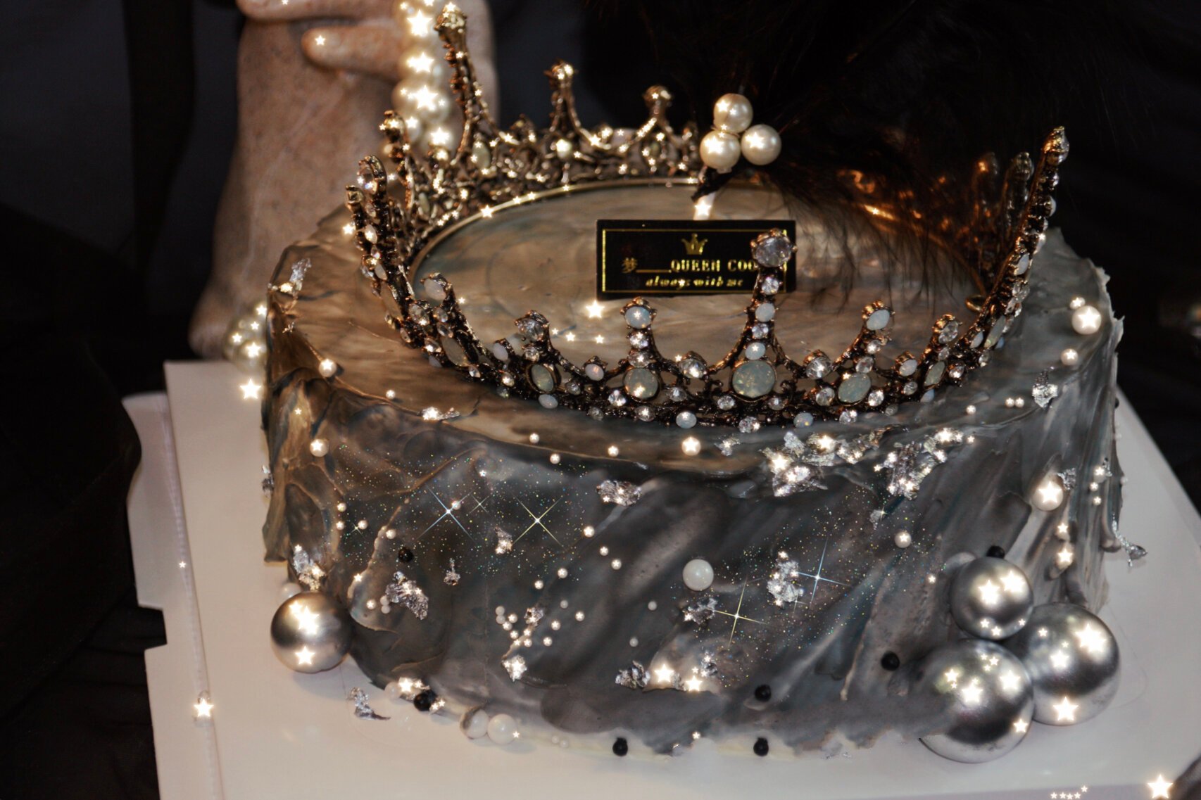 【黑色系】女王羽毛皇冠蛋糕 【黑色系】女王羽毛皇冠蛋糕 	 cook