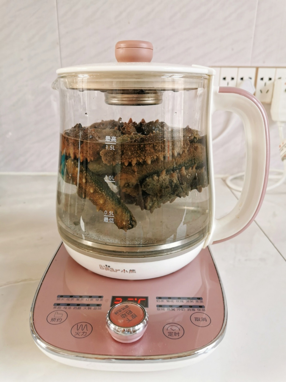 泡发干海参 其实很简单 干海参泡发的基本方法 一,浸泡:将海参表面