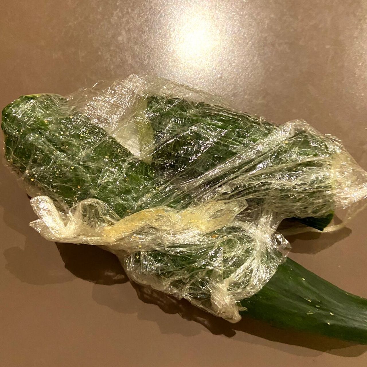 上海|没舍得吃的黄瓜烂掉了 可能是舍不得可能是忘了可能就想看看它能