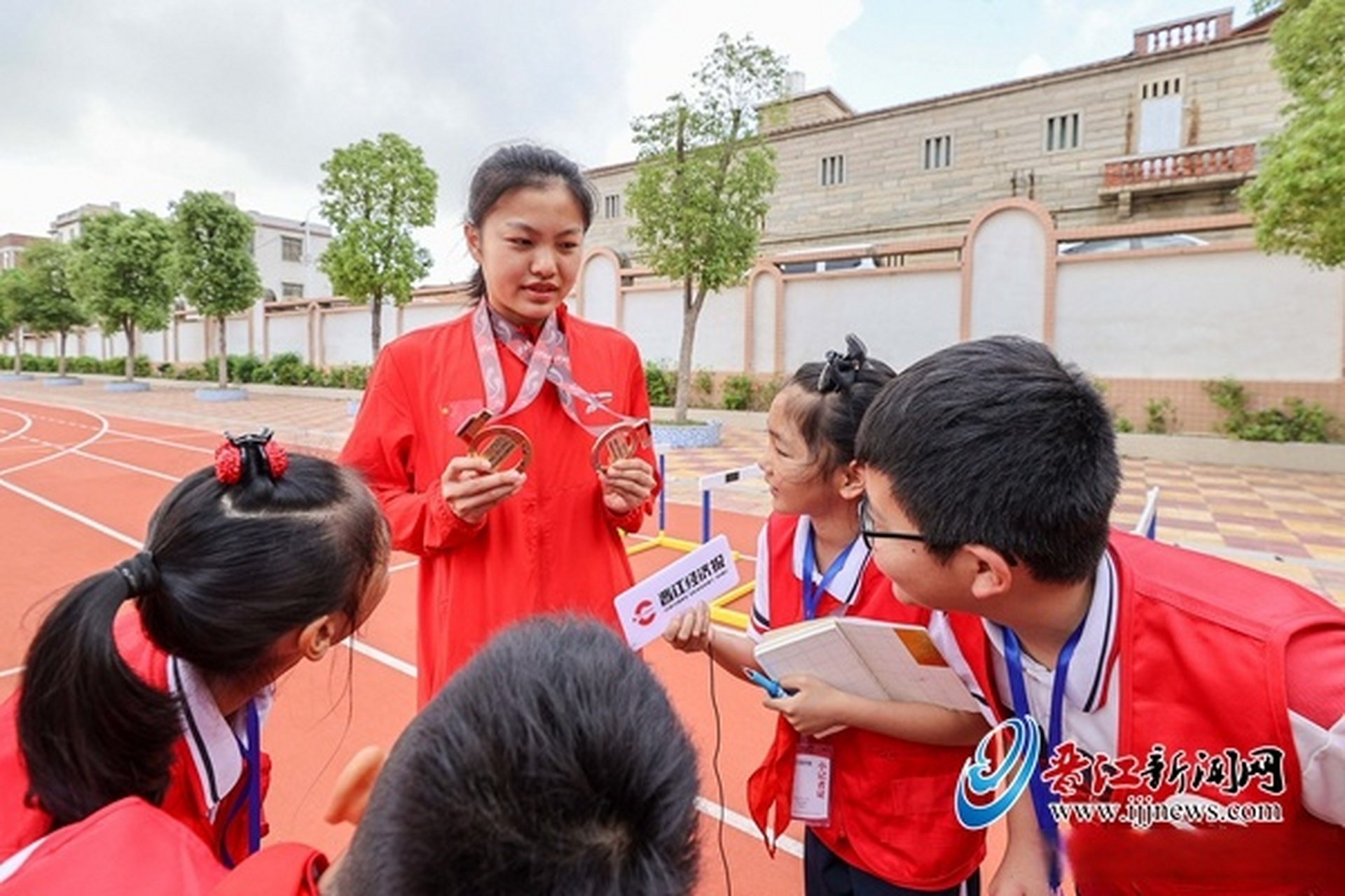 【小记者与吴彬彬的奇妙缘分——再次见面 学姐已成"亚洲双金王"】