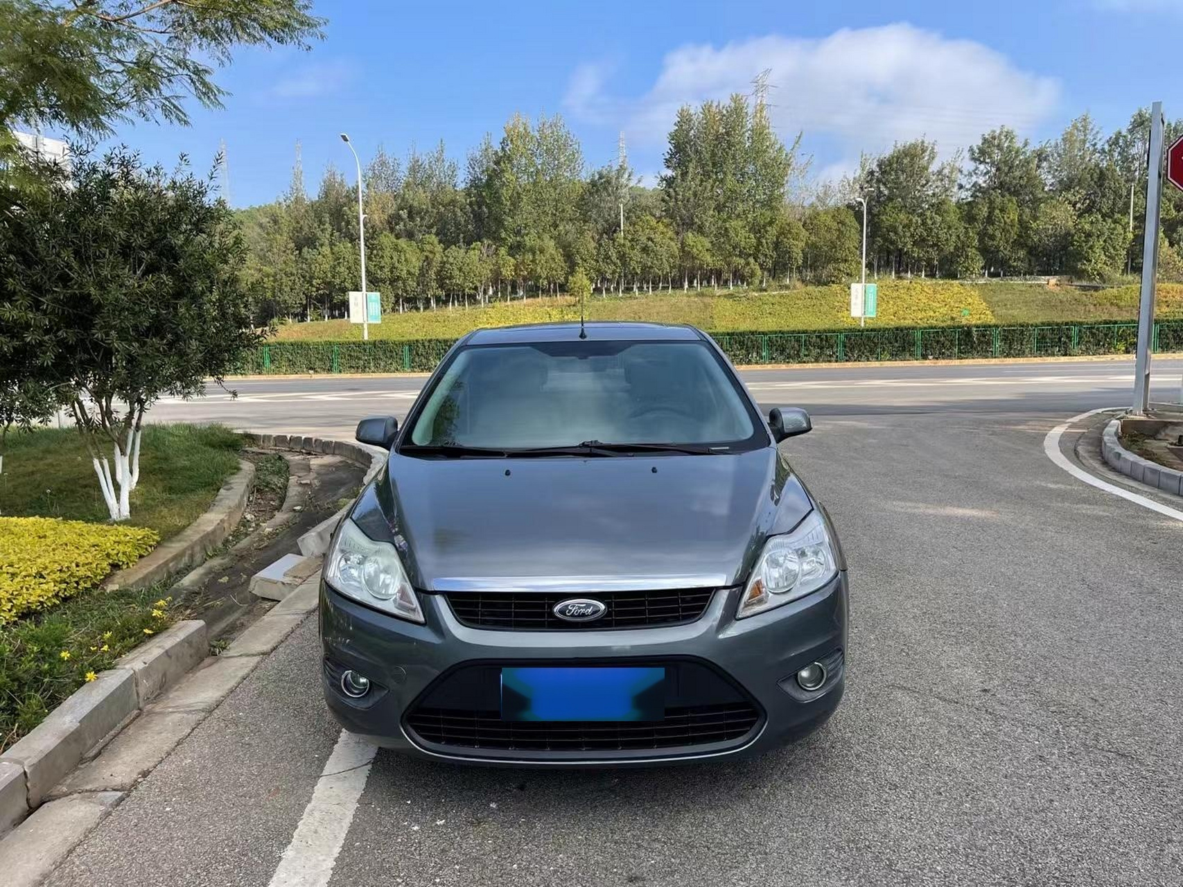 经典三厢版福特福克斯 2010年7月上户,带天窗,多功能方向盘,铝合金