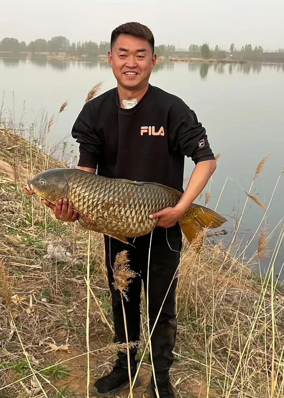 为娱不为鱼 钓鱼能钓到30斤大鲤鱼,这已经是能让钓鱼人非常激动艳羡的